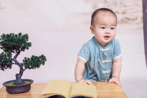 丹东宝宝爱吐奶是什么原因